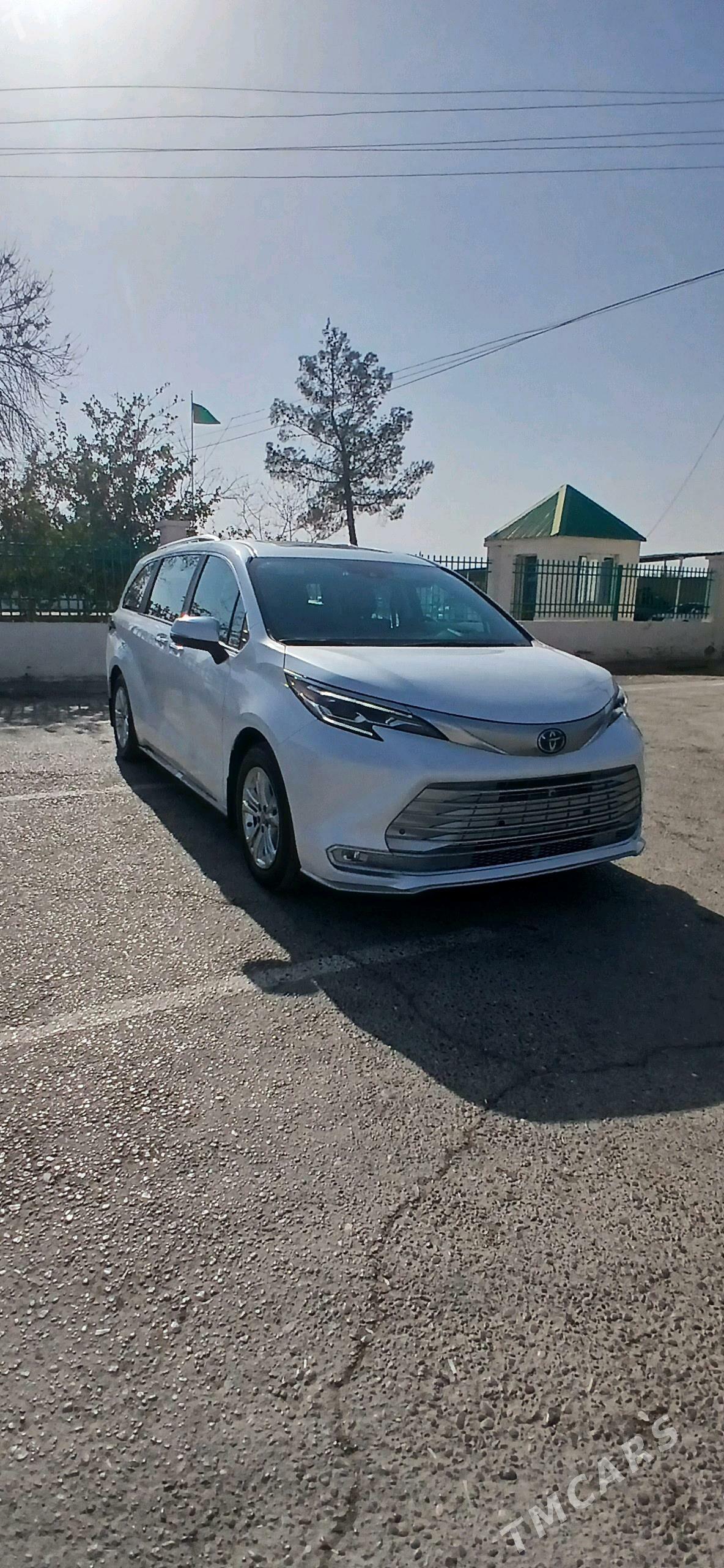 Toyota Sienna 2024 - 840 000 TMT - Büzmeýin - img 4