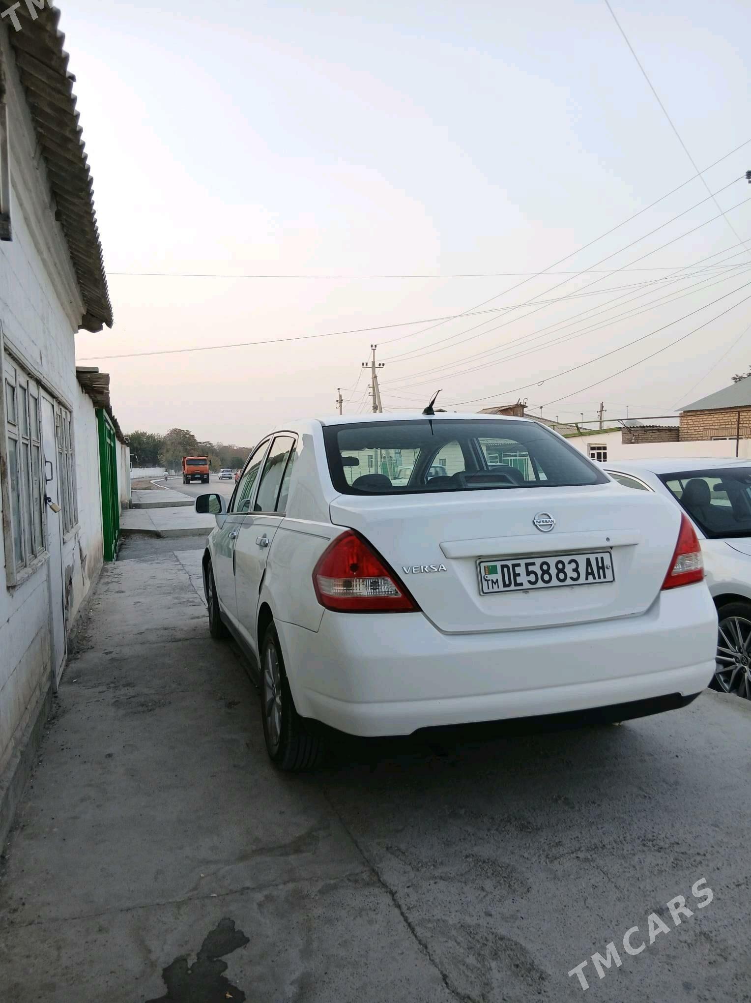 Nissan Versa 2009 - 130 000 TMT - Кака - img 4