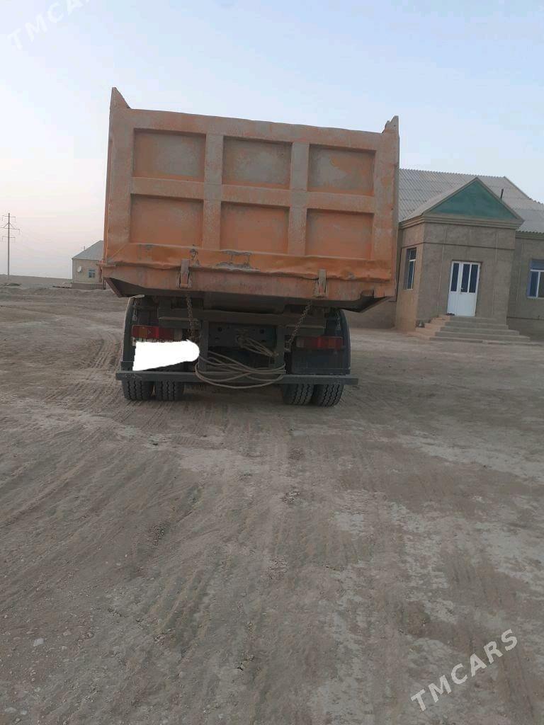 Howo Sinotruk 2010 - 300 000 TMT - Esenguly - img 3