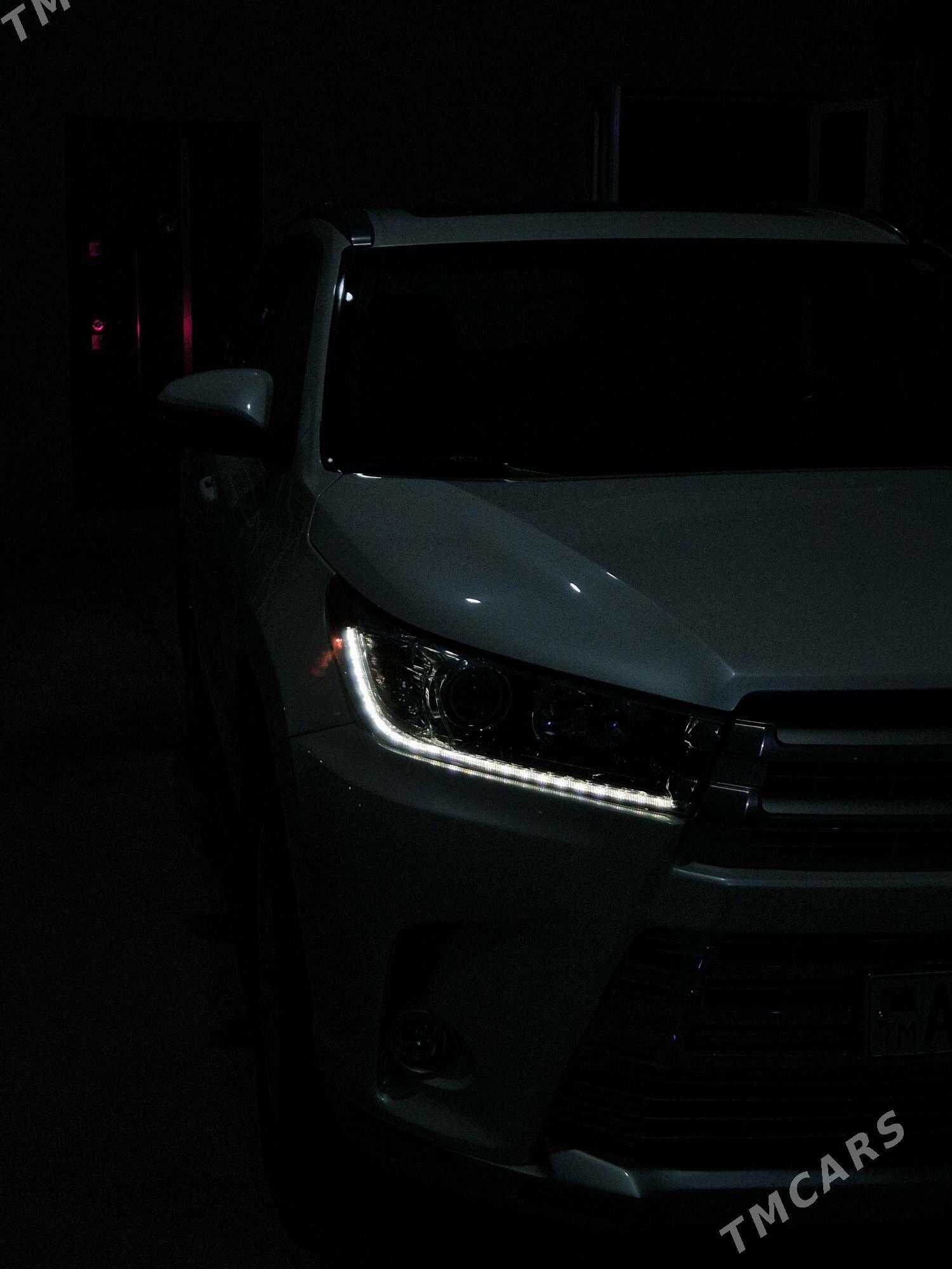 Toyota Highlander 2019 - 595 000 TMT - Ашхабад - img 1