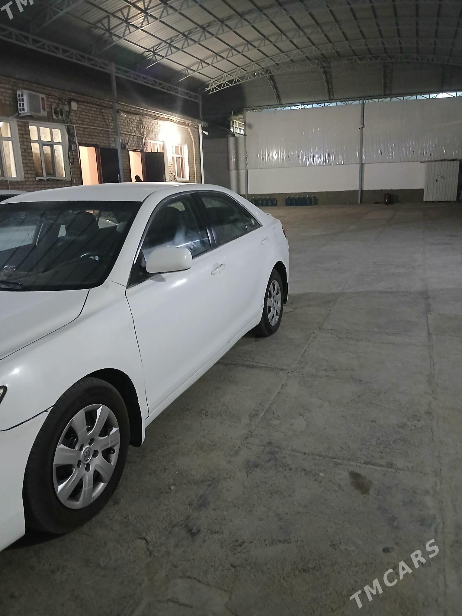 Toyota Camry 2010 - 137 000 TMT - 11 мкр - img 2