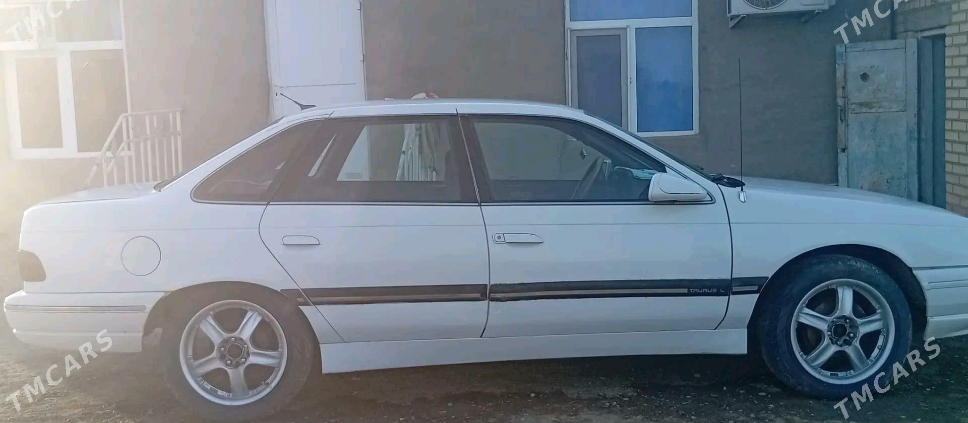Ford Taurus 1992 - 55 000 TMT - Бабадайхан - img 4