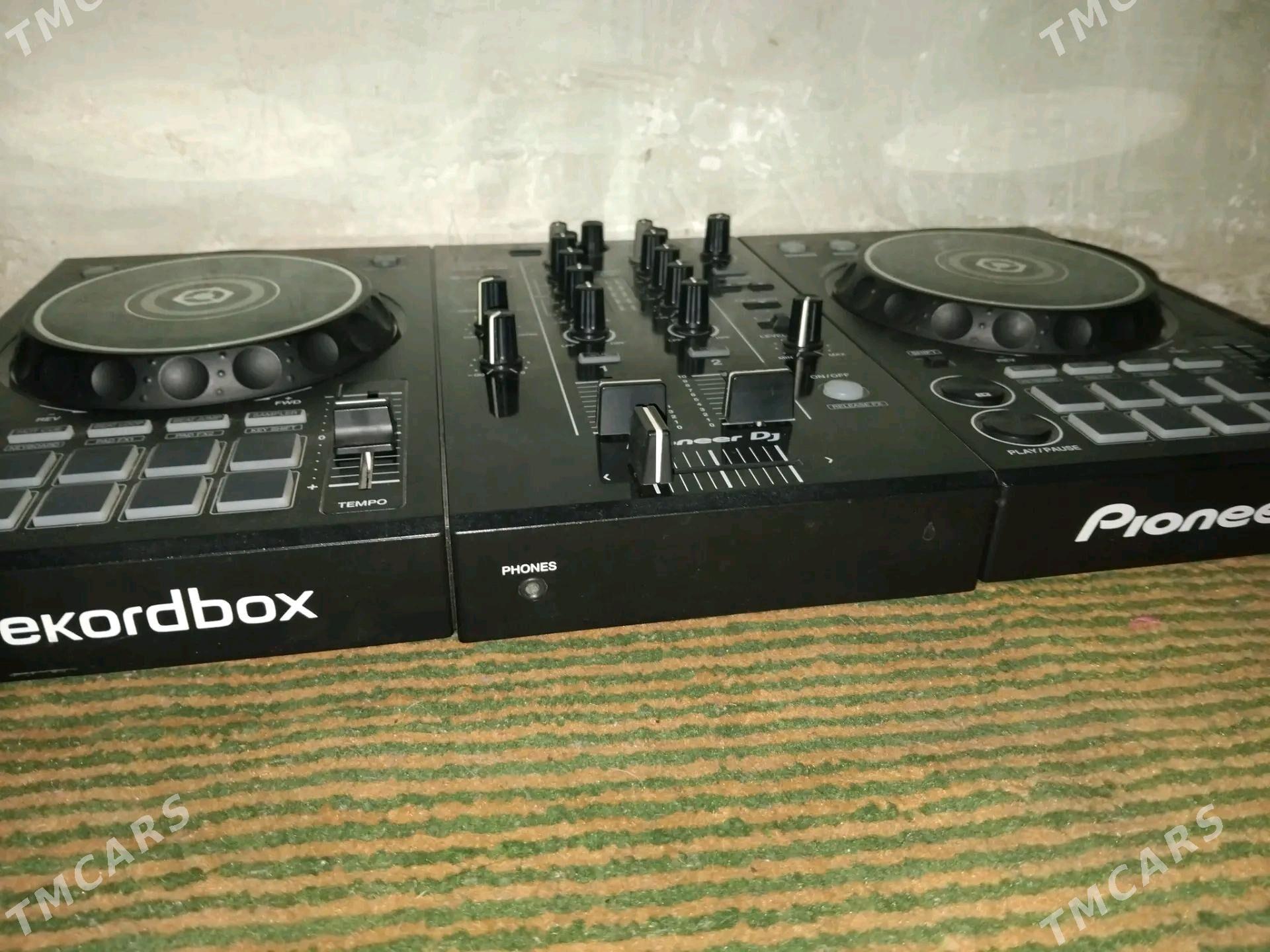Pioneer DDJ-400 - Sakar - img 1