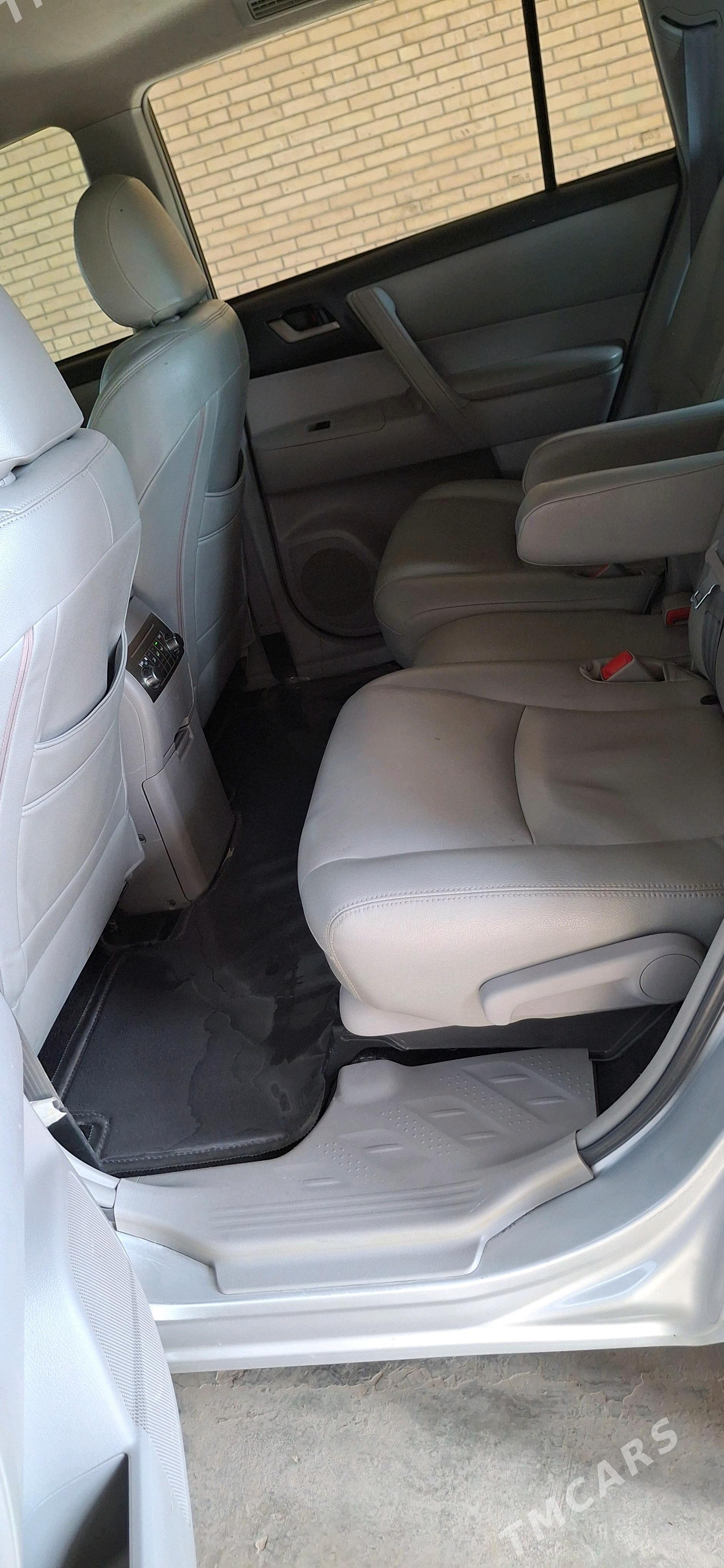Toyota Highlander 2012 - 350 000 TMT - Сакар - img 6