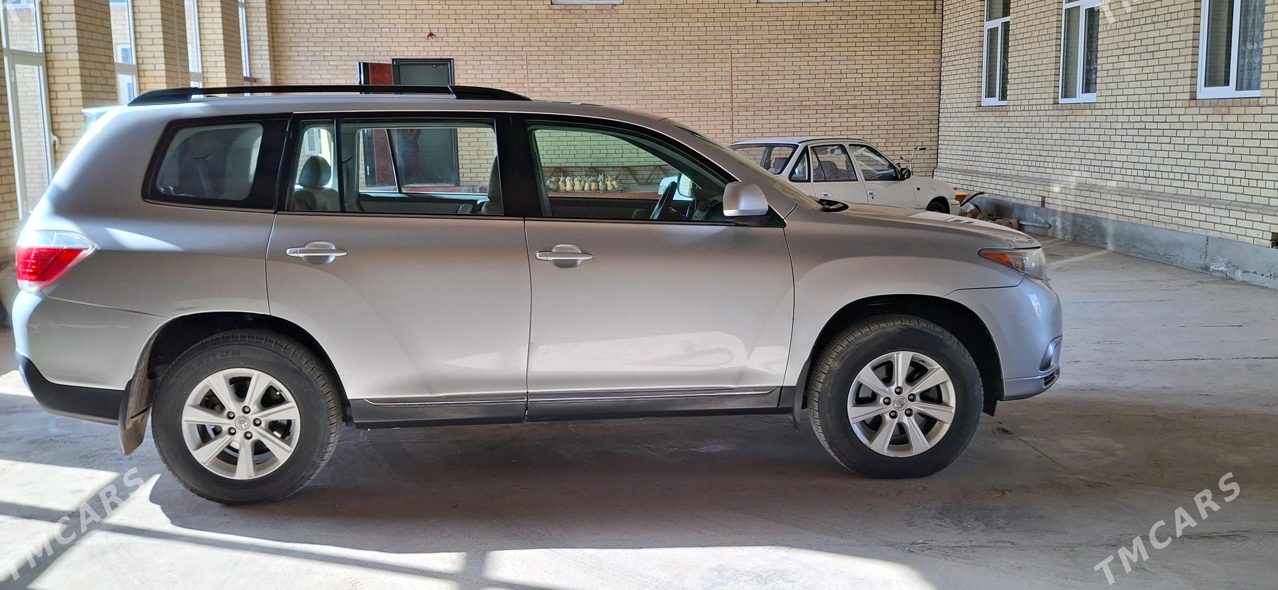 Toyota Highlander 2012 - 350 000 TMT - Сакар - img 8