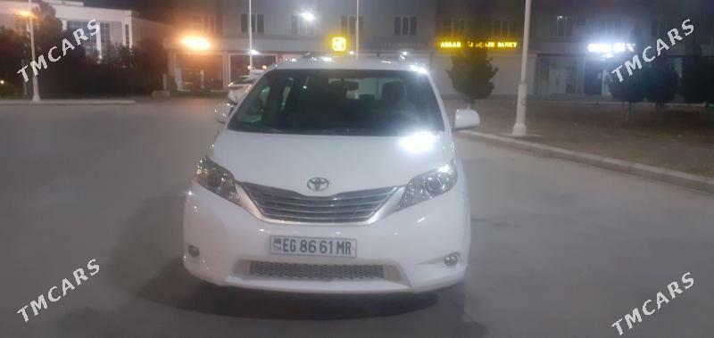 Toyota Sienna 2010 - 310 000 TMT - Мары - img 1