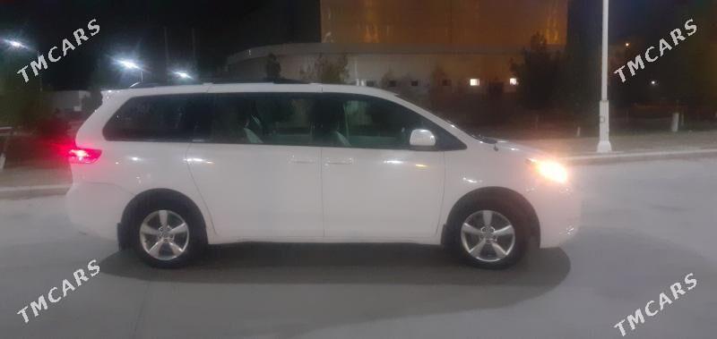 Toyota Sienna 2010 - 310 000 TMT - Мары - img 3