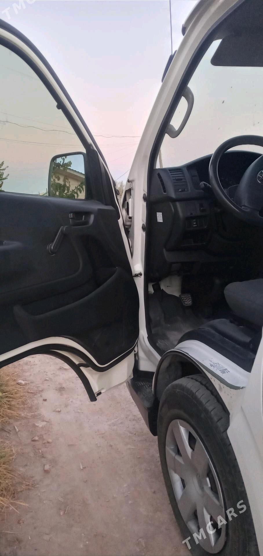 Toyota Hiace 2021 - 430 000 TMT - етр. Туркменбаши - img 4