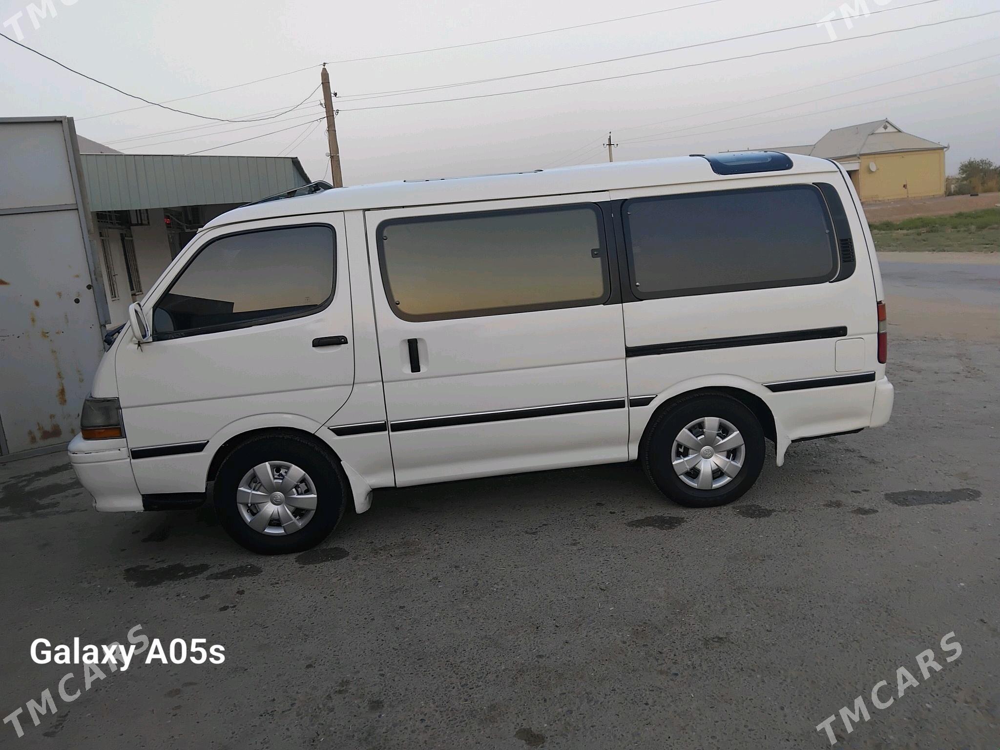 Toyota Hiace 1992 - 75 000 TMT - Мары - img 1