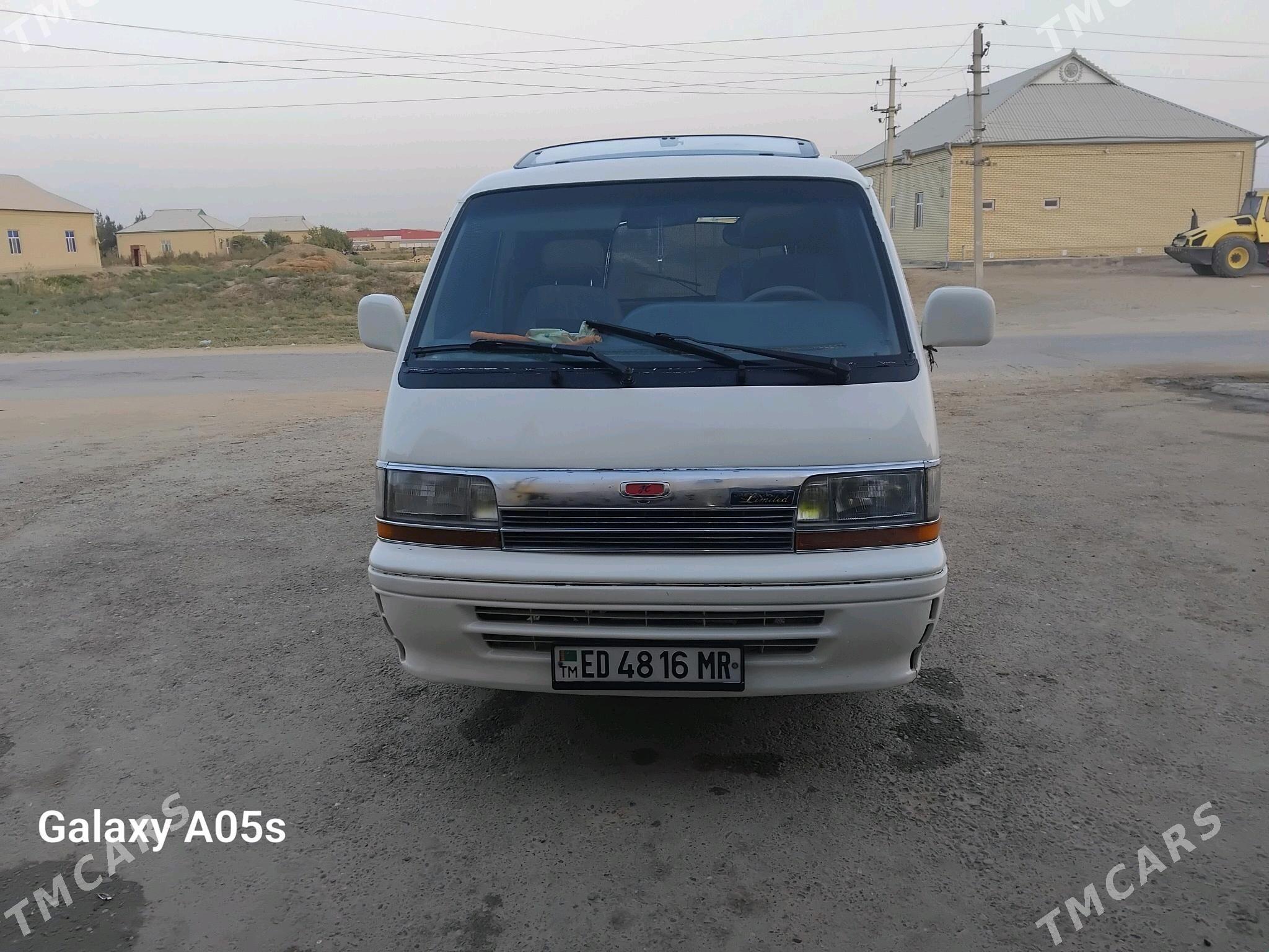 Toyota Hiace 1992 - 75 000 TMT - Мары - img 4