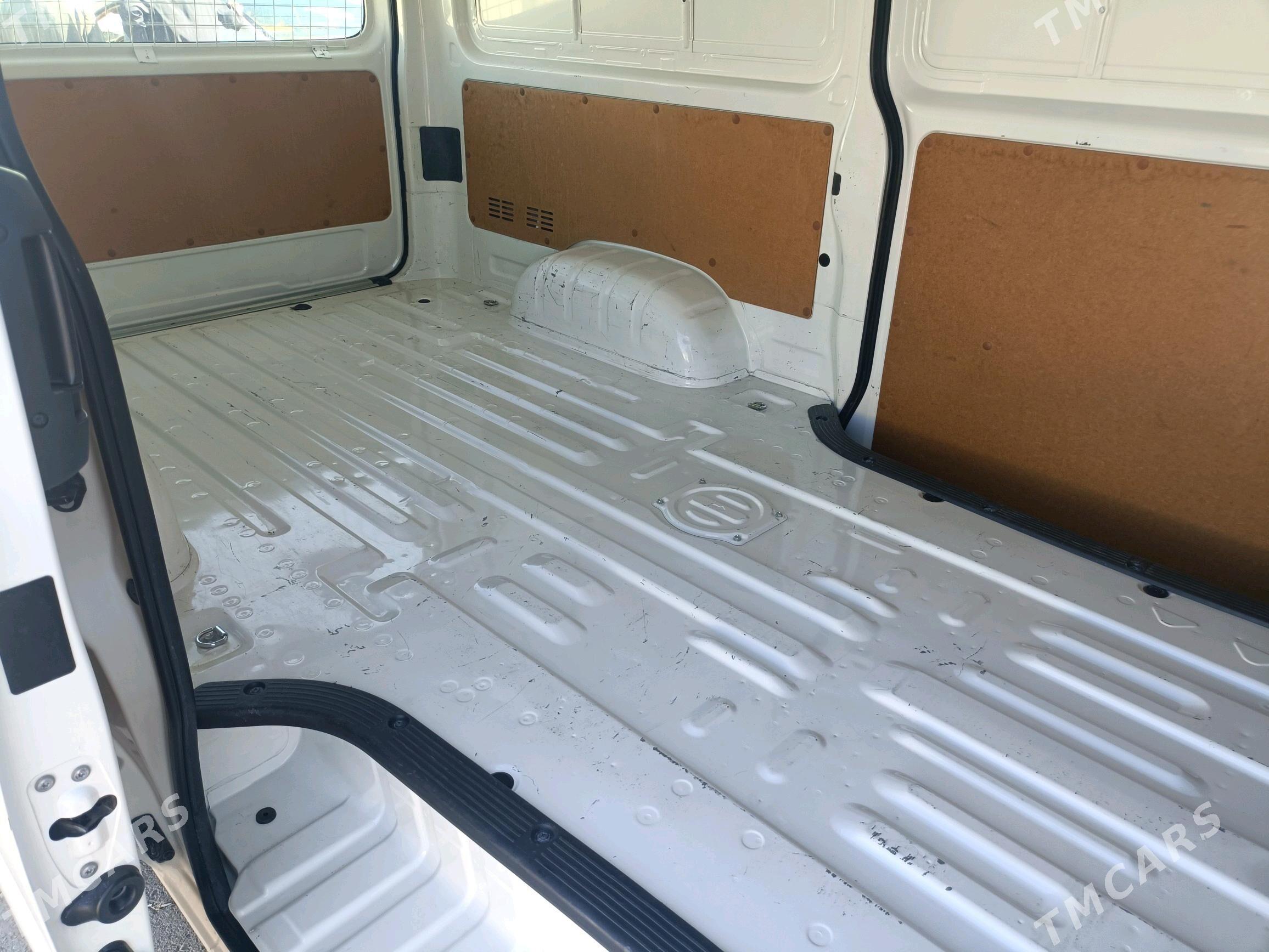 Toyota Hiace 2021 - 430 000 TMT - Кёнеургенч - img 8