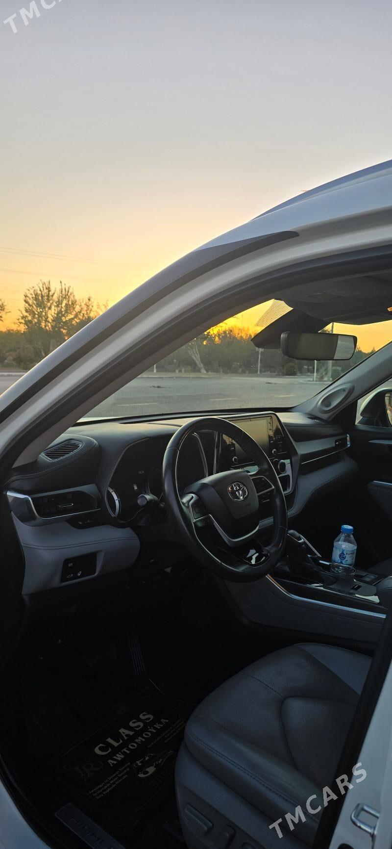 Toyota Highlander 2022 - 765 000 TMT - Daşoguz - img 4