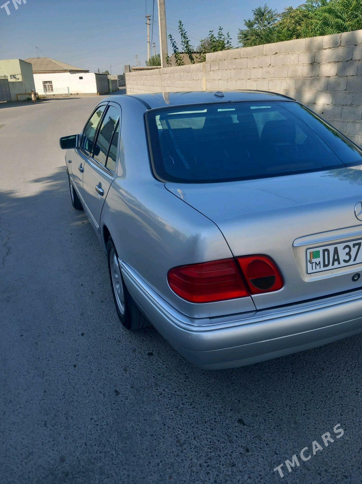Mercedes-Benz E430 1999 - 107 000 TMT - Бахарден - img 4