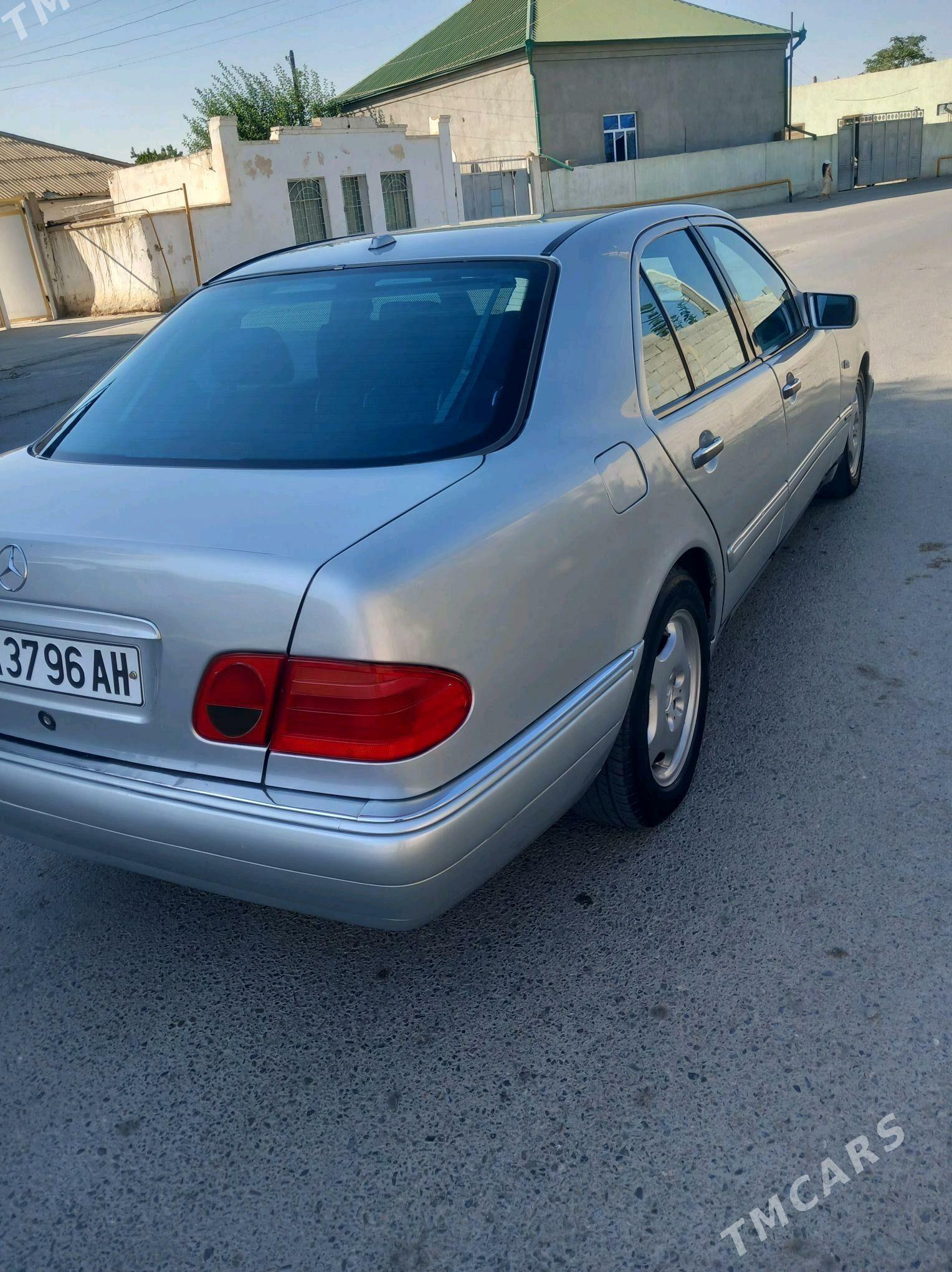Mercedes-Benz E430 1999 - 107 000 TMT - Бахарден - img 5