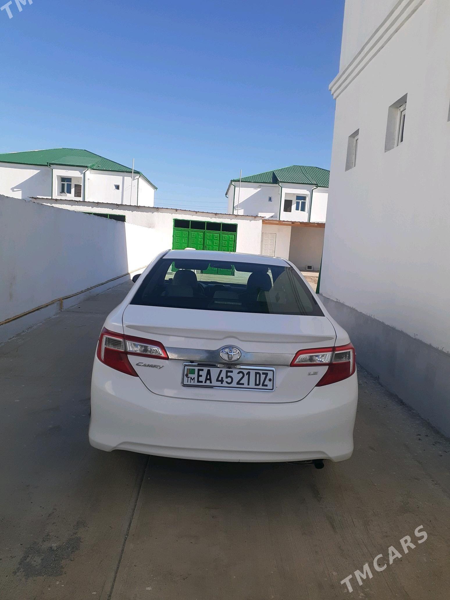 Toyota Camry 2012 - 200 000 TMT - Кёнеургенч - img 4