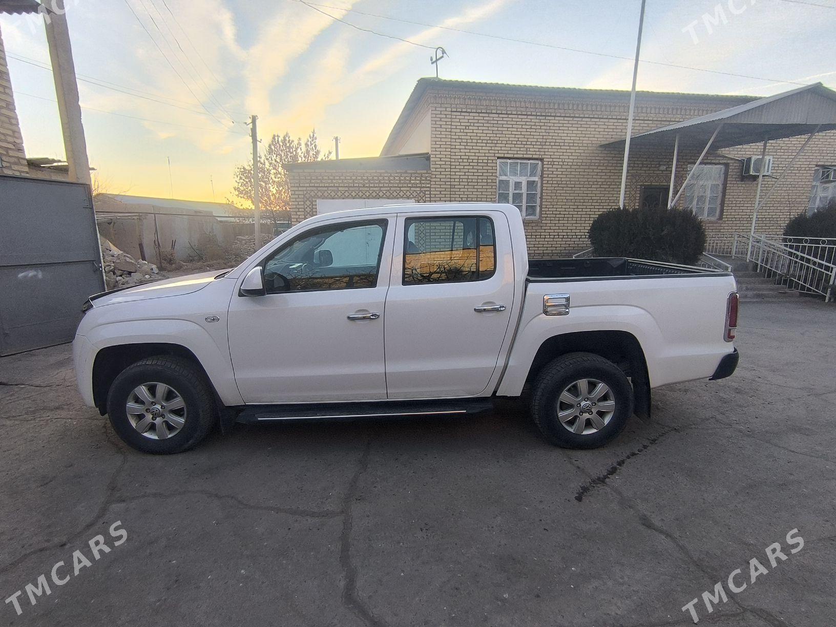 Volkswagen Amarok 2011 - 185 000 TMT - Дашогуз - img 5