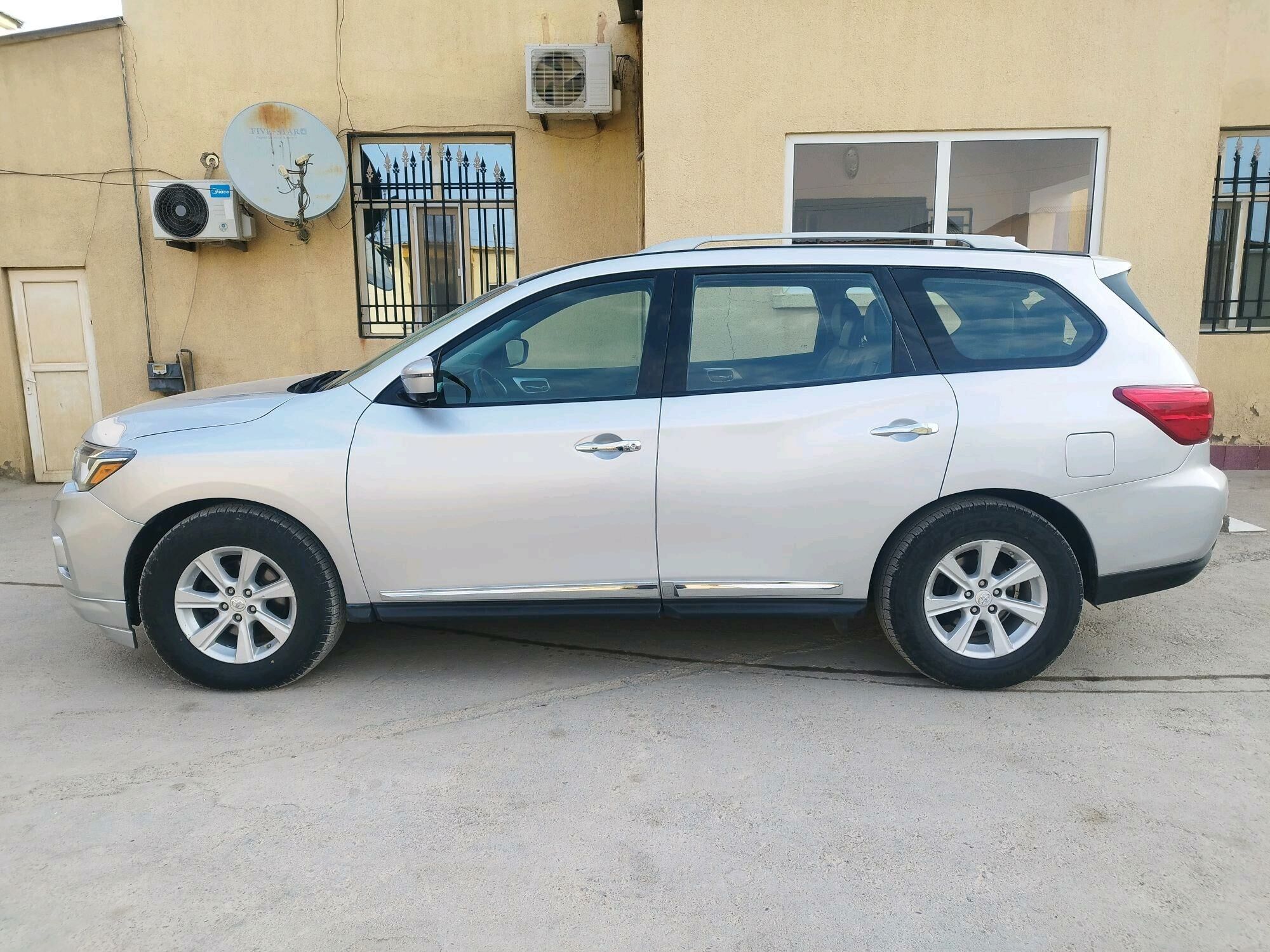 Nissan Pathfinder 2020 - 310 000 TMT - Теджен - img 6
