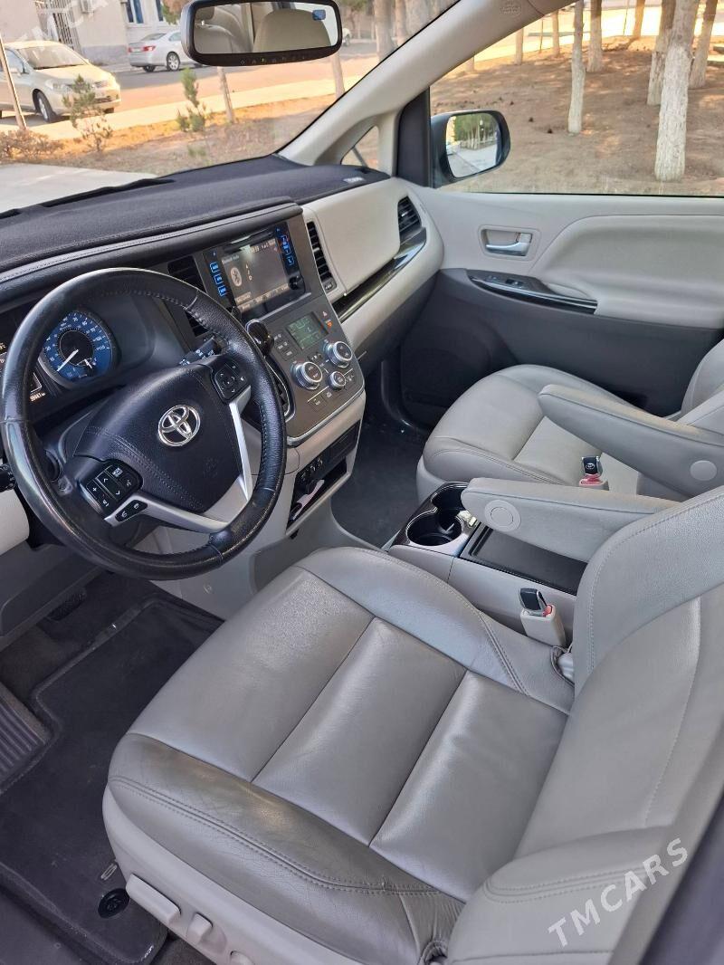 Toyota Sienna 2017 - 420 000 TMT - Туркменбаши - img 9
