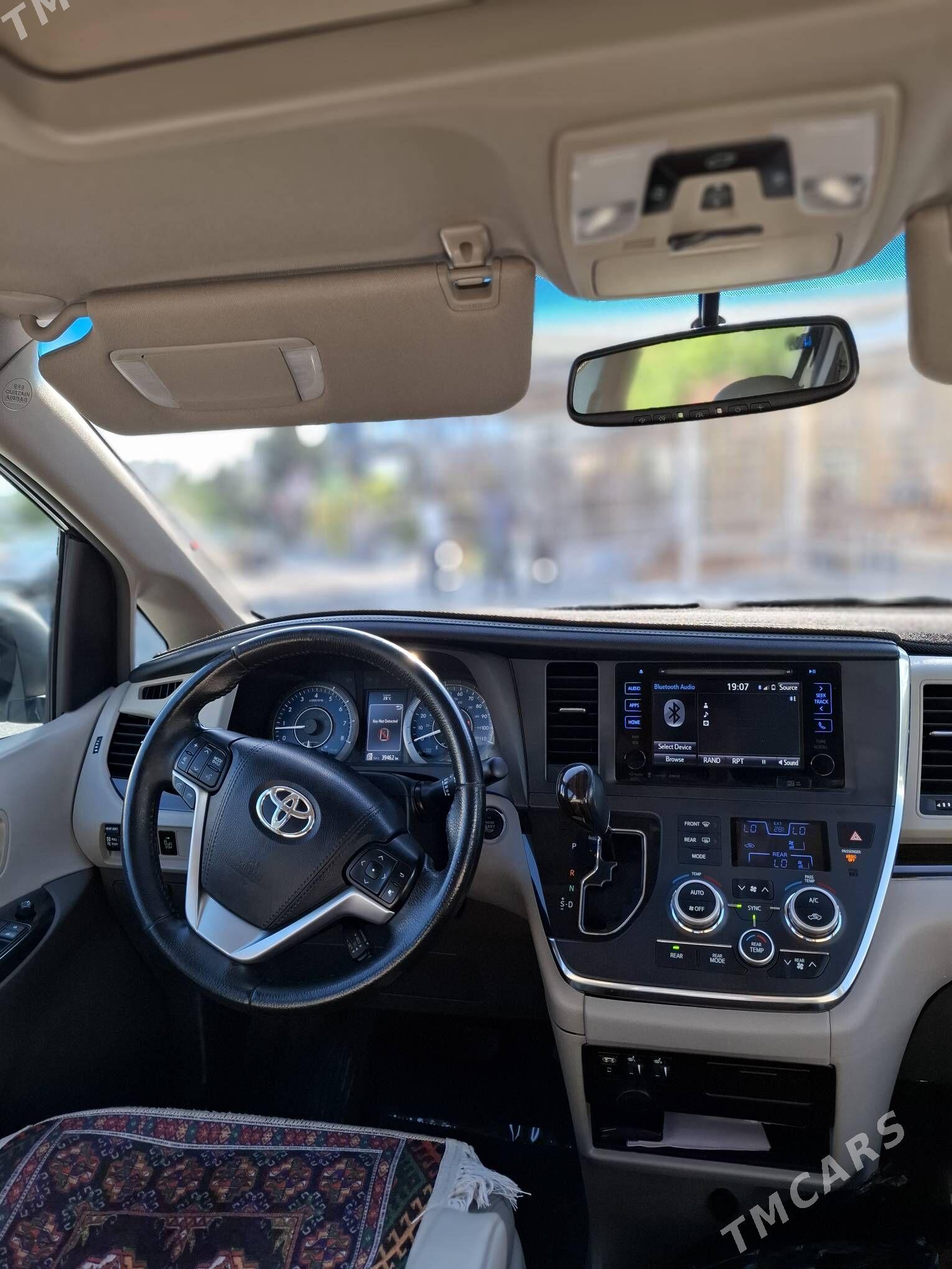 Toyota Sienna 2017 - 420 000 TMT - Туркменбаши - img 3