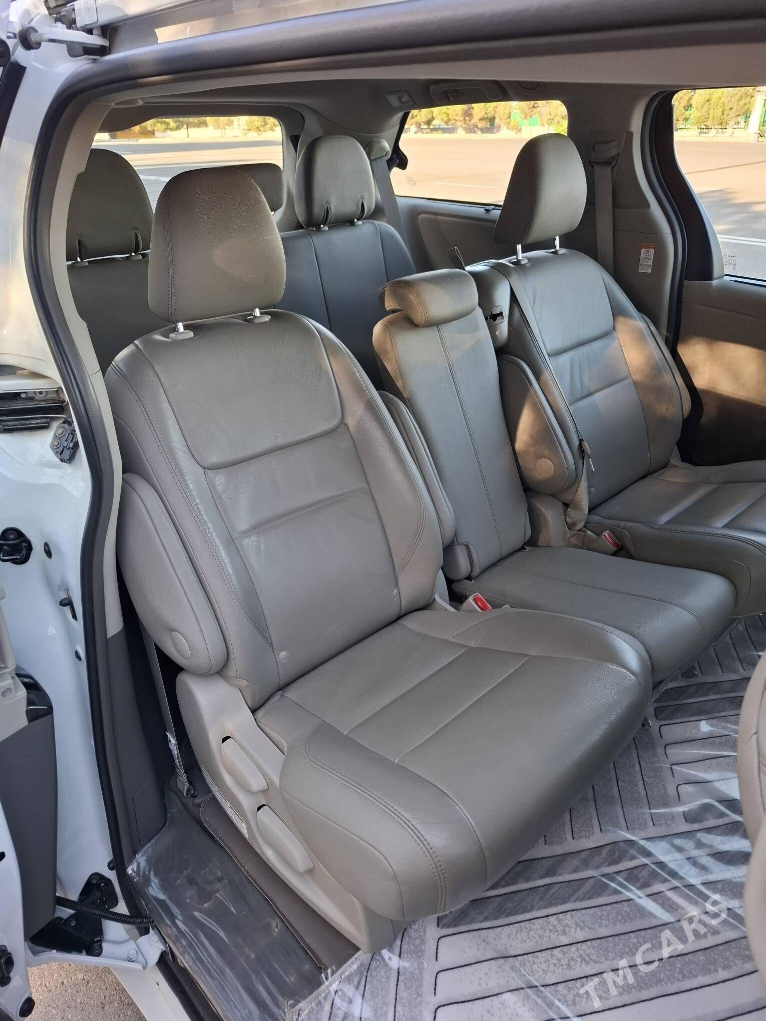 Toyota Sienna 2017 - 420 000 TMT - Туркменбаши - img 4