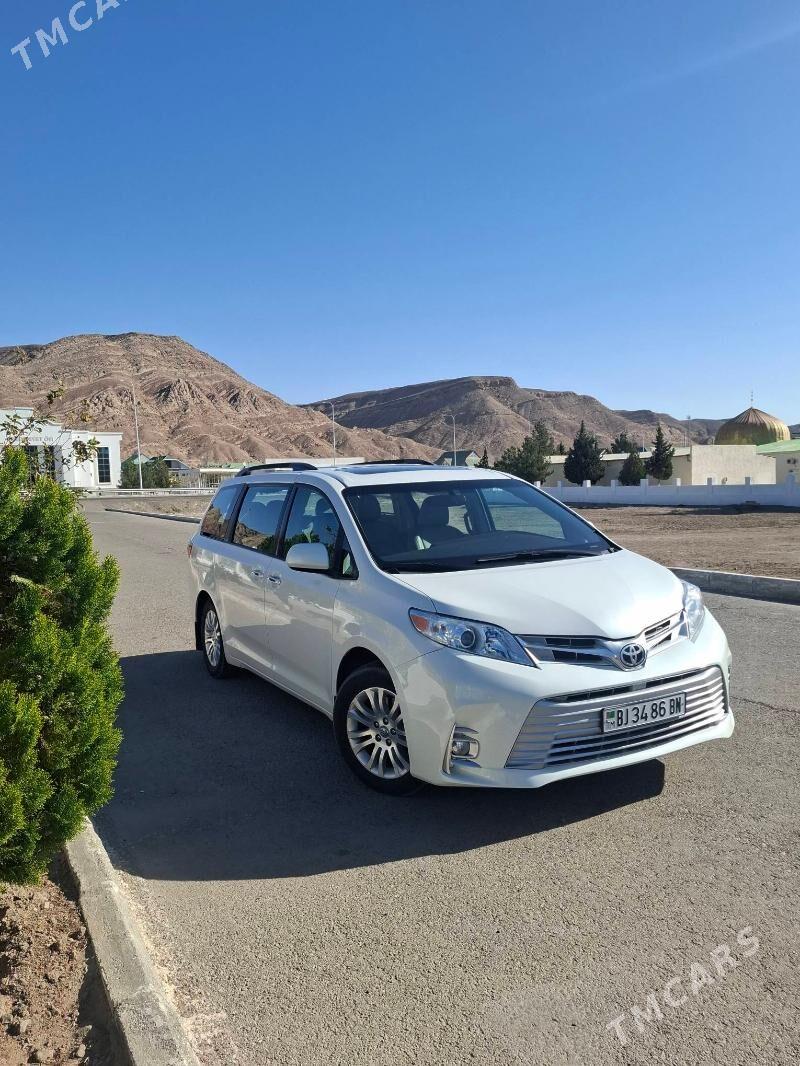 Toyota Sienna 2017 - 420 000 TMT - Туркменбаши - img 8