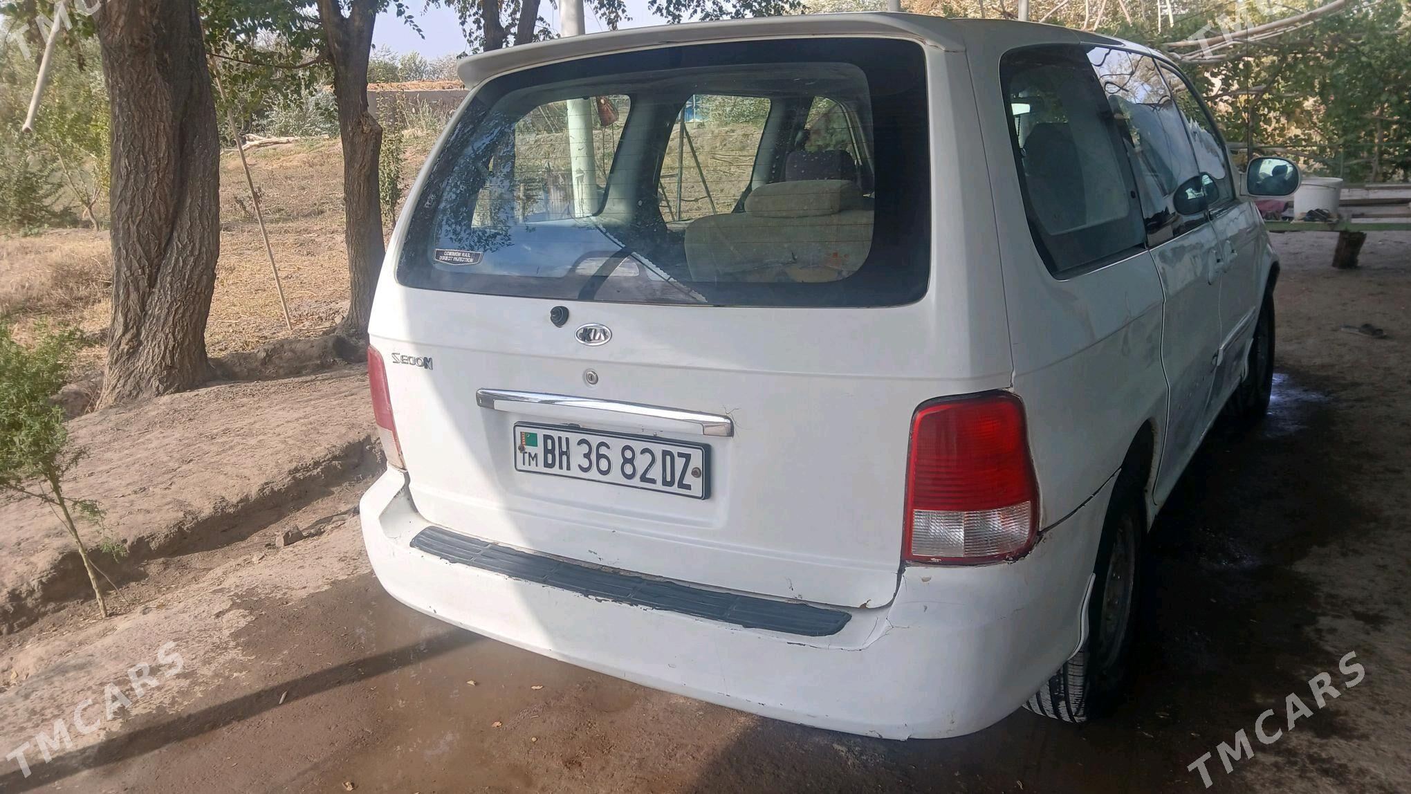 Kia Carnival 2001 - 60 000 TMT - Акдепе - img 3