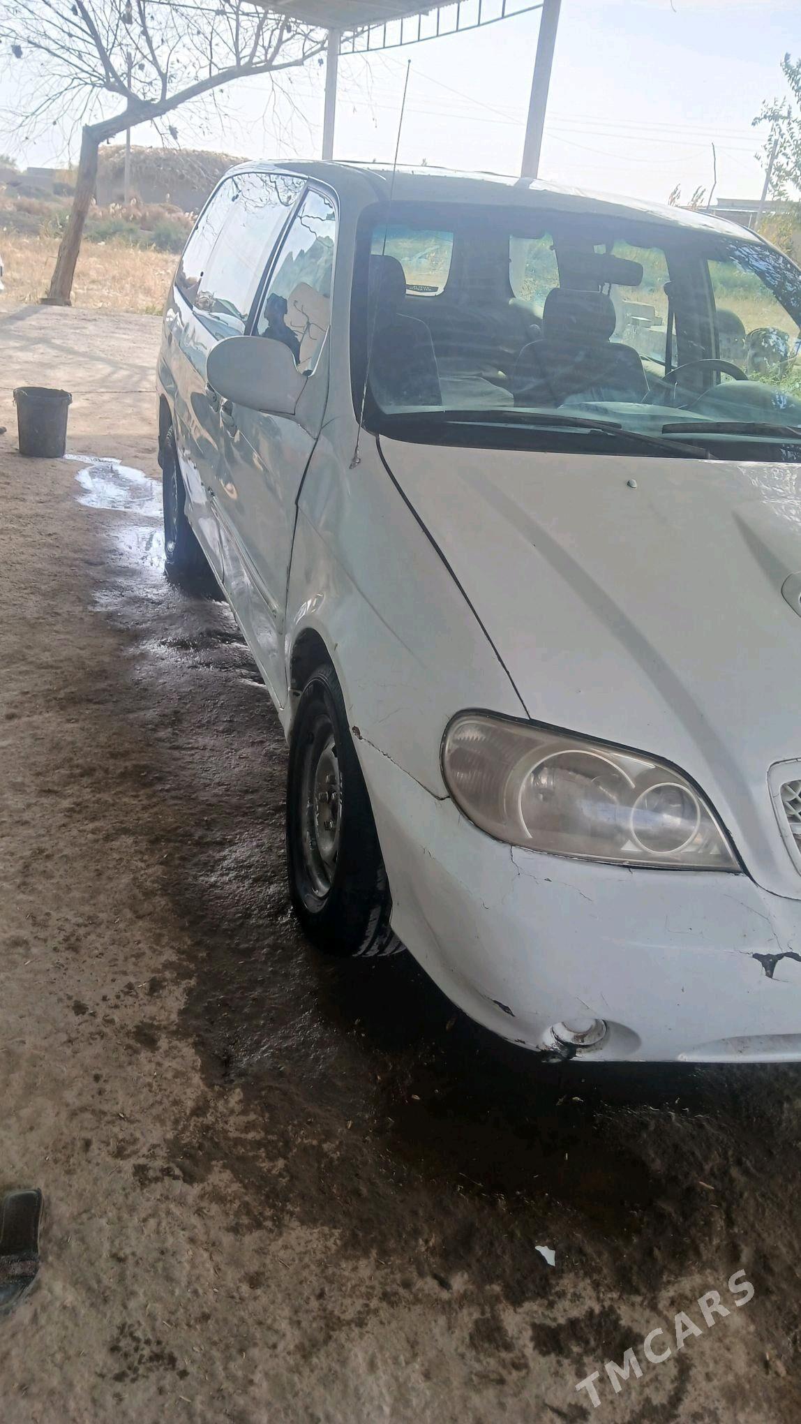 Kia Carnival 2001 - 60 000 TMT - Акдепе - img 2