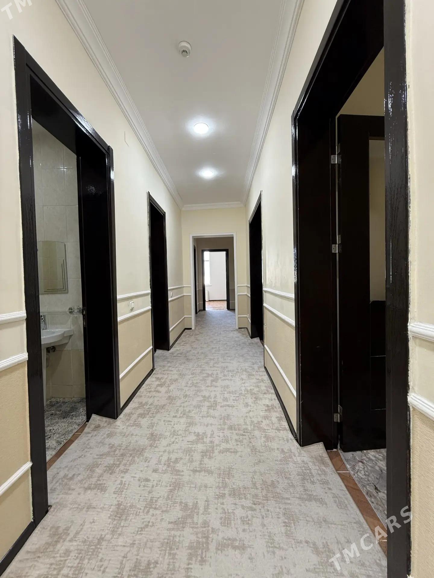 Подвойская 3 ком 10эт 155м² - Aşgabat - img 5
