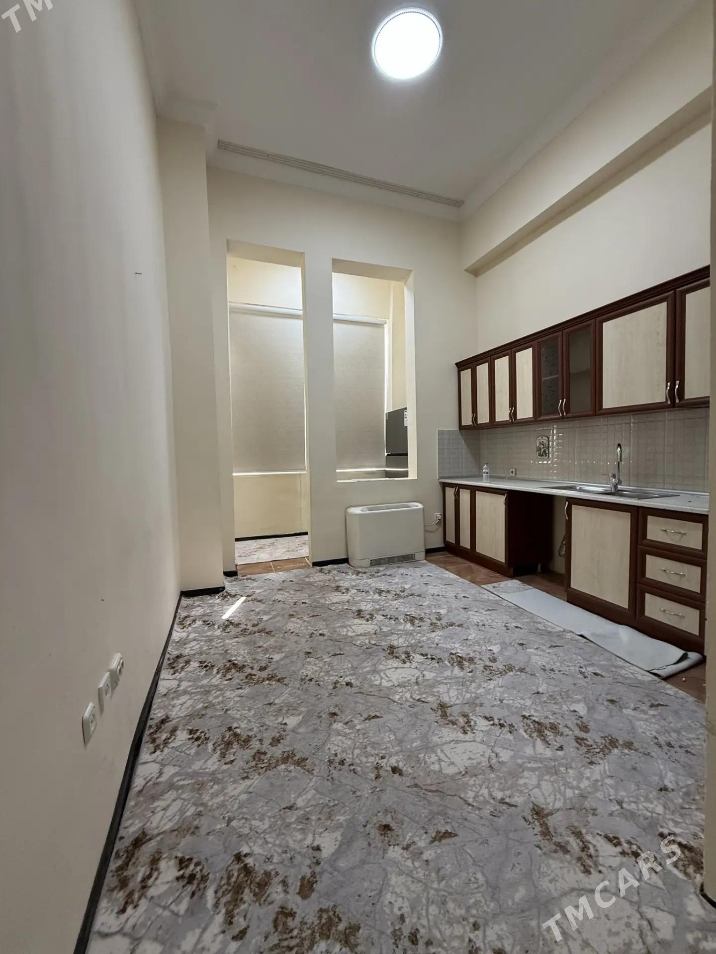Подвойская 3 ком 10эт 155м² - Aşgabat - img 4