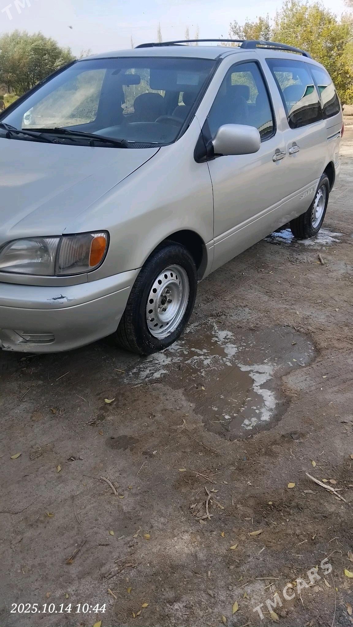 Toyota Sienna 2002 - 150 000 TMT - Кёнеургенч - img 3