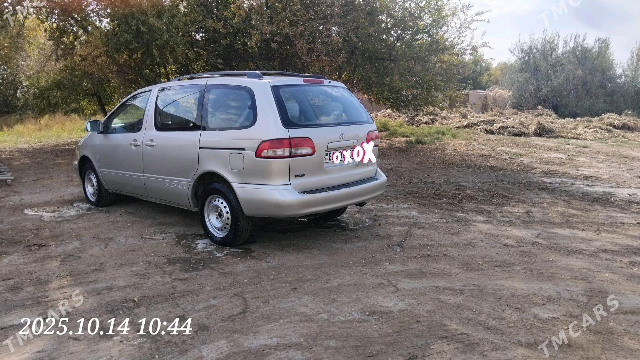 Toyota Sienna 2002 - 150 000 TMT - Кёнеургенч - img 4