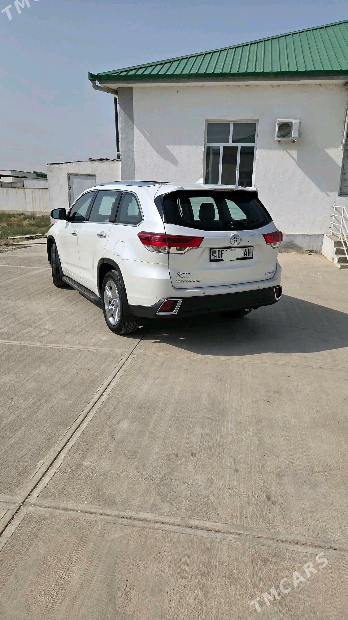 Toyota Highlander 2018 - 480 000 TMT - Гёкдепе - img 9