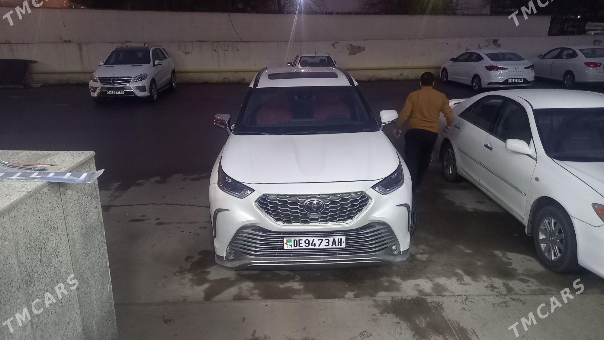 Toyota Highlander 2022 - 650 000 TMT - Кака - img 1