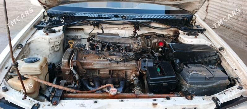 Toyota Carina 1993 - 35 000 TMT - Halaç - img 9
