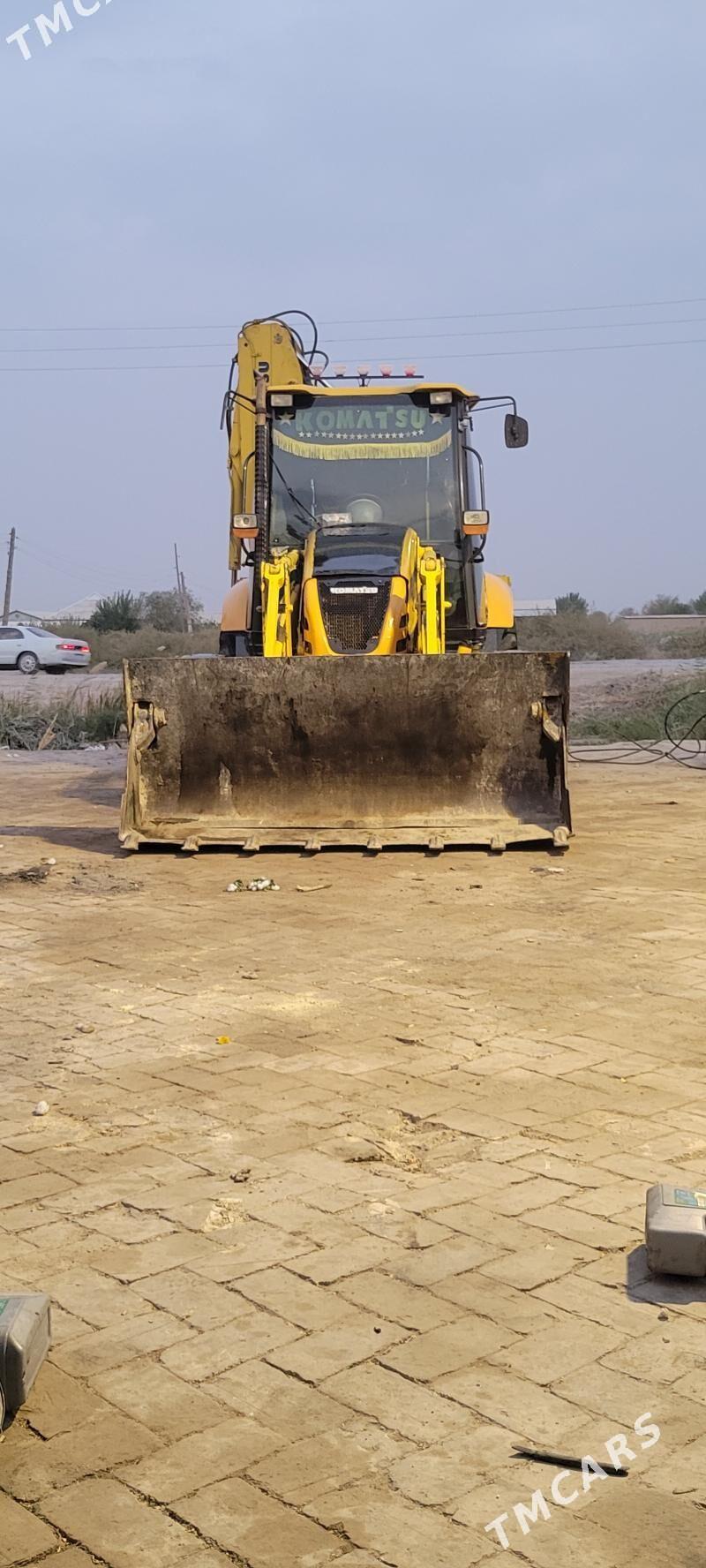 Komatsu D275AX-5 2010 - 500 000 TMT - Туркменгала - img 10