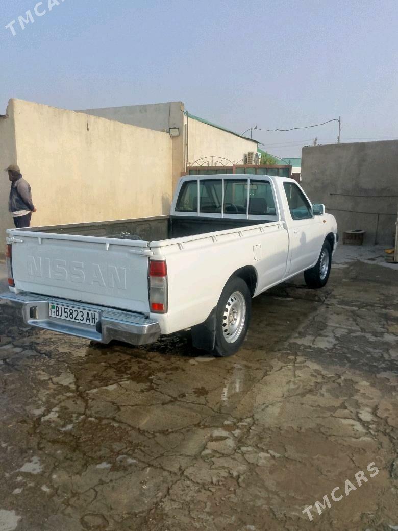 Nissan Navara 2008 - 130 000 TMT - Кака - img 4