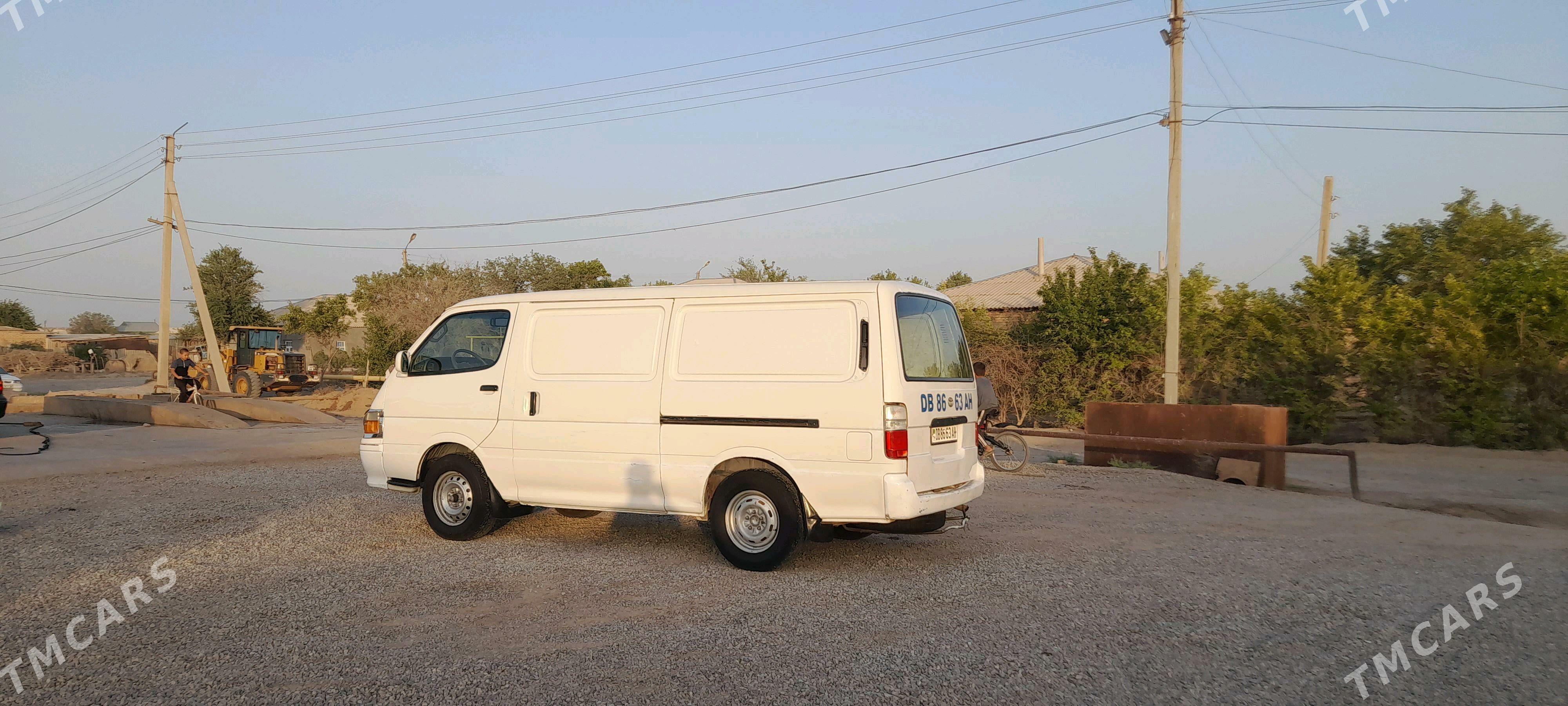 Toyota Hiace 2003 - 120 000 TMT - Бабадайхан - img 3