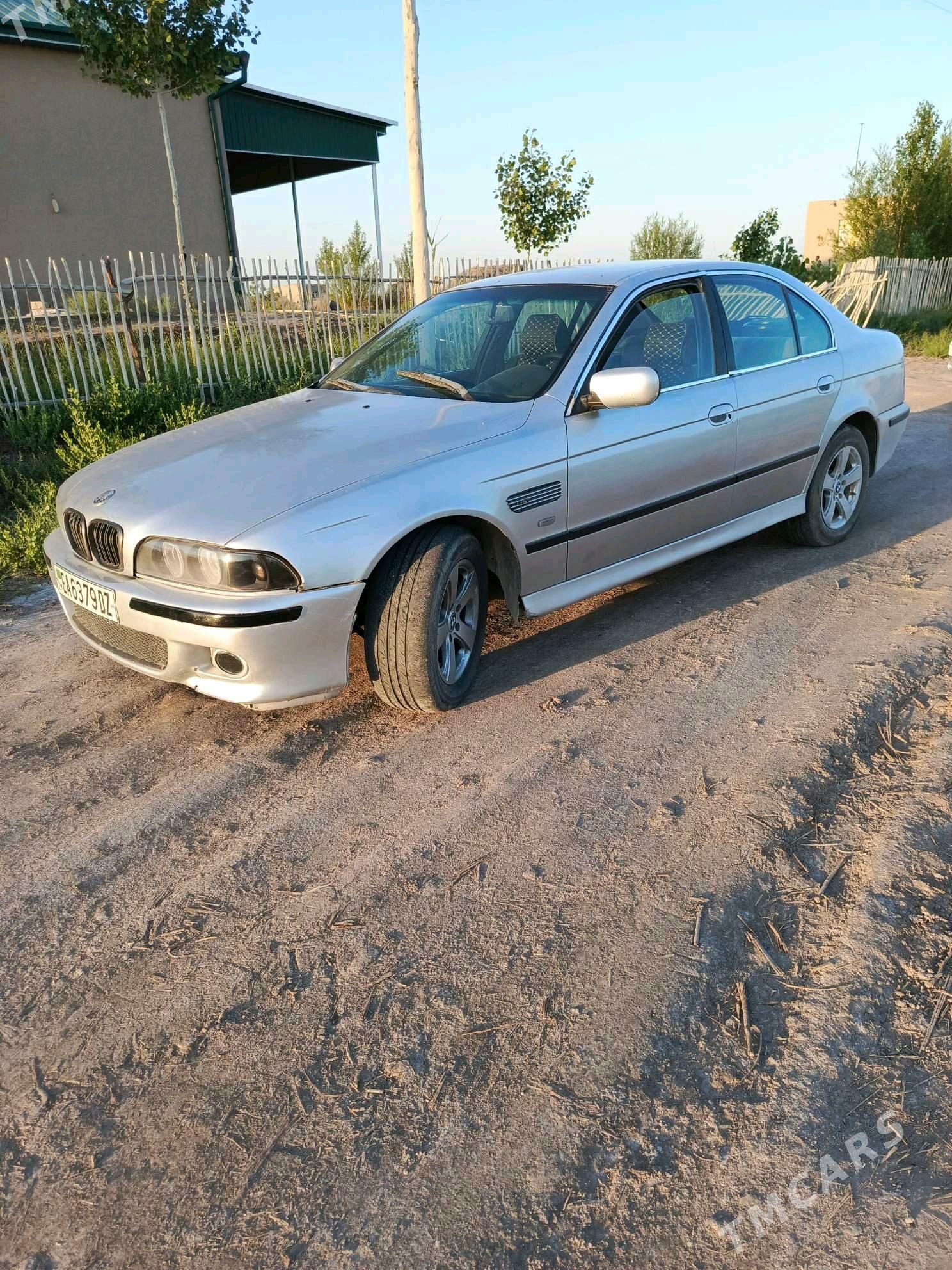 BMW E39 1998 - 70 000 TMT - Türkmenbaşy etr. - img 1