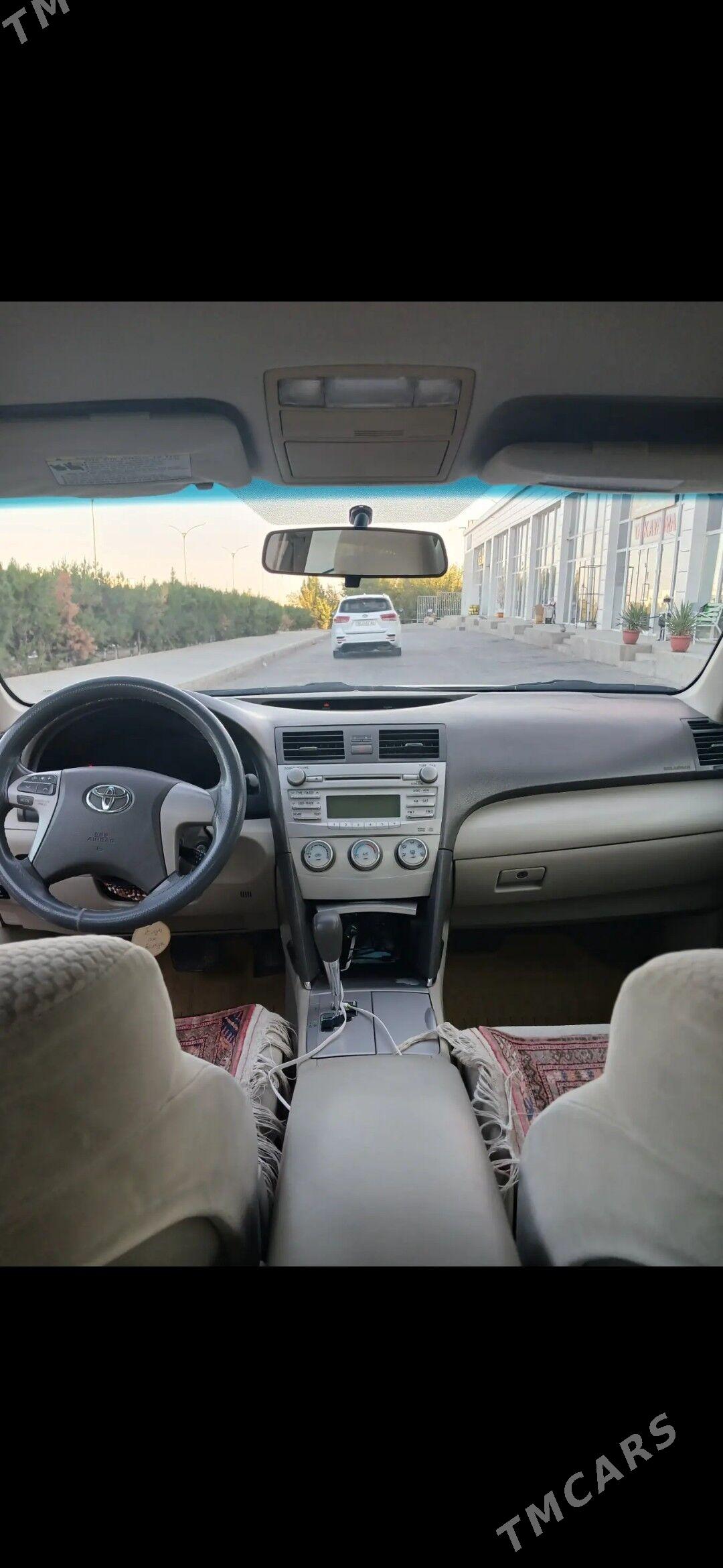 Toyota Camry 2011 - 250 000 TMT - Теджен - img 1