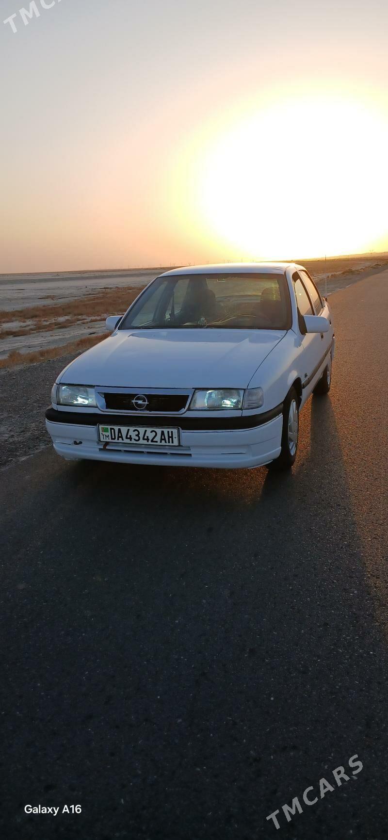 Opel Vectra 1993 - 36 000 TMT - Бахарден - img 2