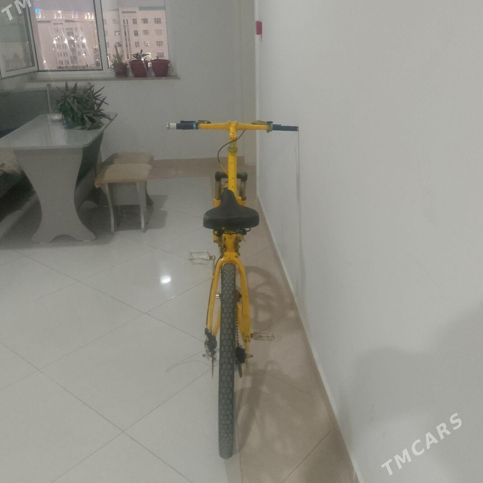 bmw akdan sary reňke öwrlen - Аркадаг - img 3