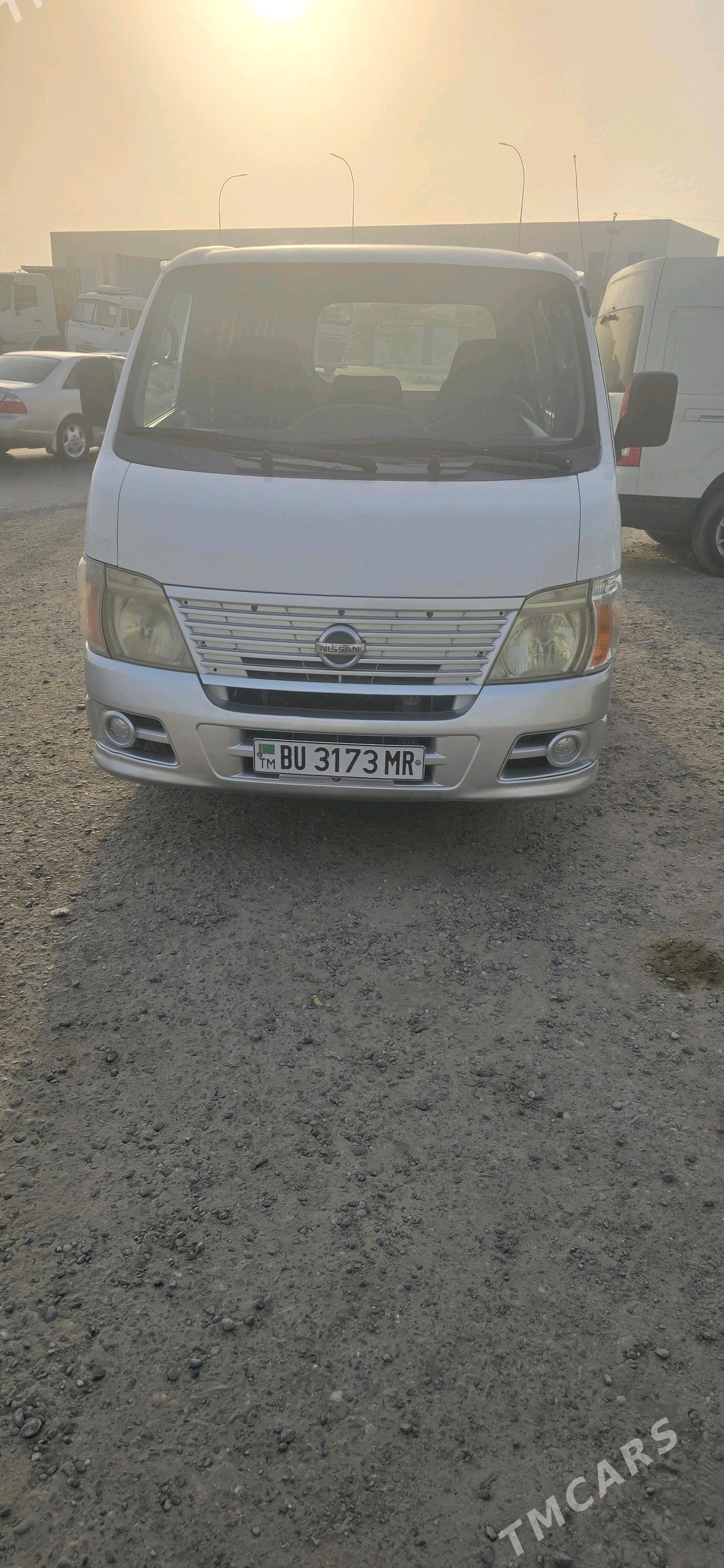 Nissan Urvan 2010 - 160 000 TMT - Мары - img 3