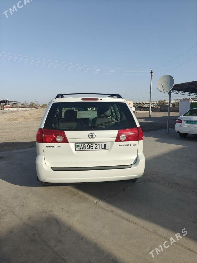 Toyota Sienna 2009 - 265 000 TMT - Туркменабат - img 4