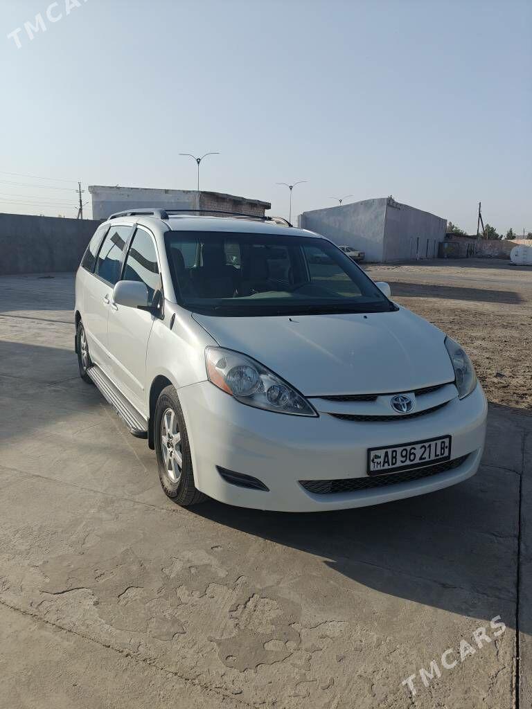 Toyota Sienna 2009 - 265 000 TMT - Туркменабат - img 2