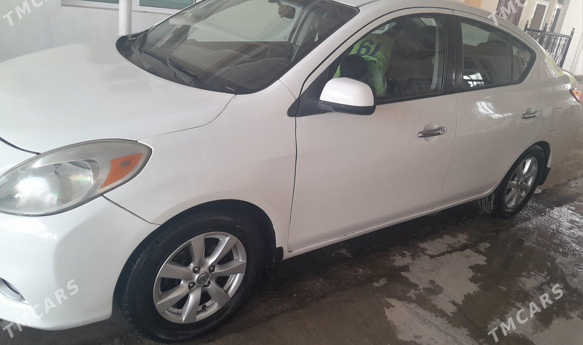 Nissan Versa 2011 - 115 000 TMT - Бузмеин - img 4