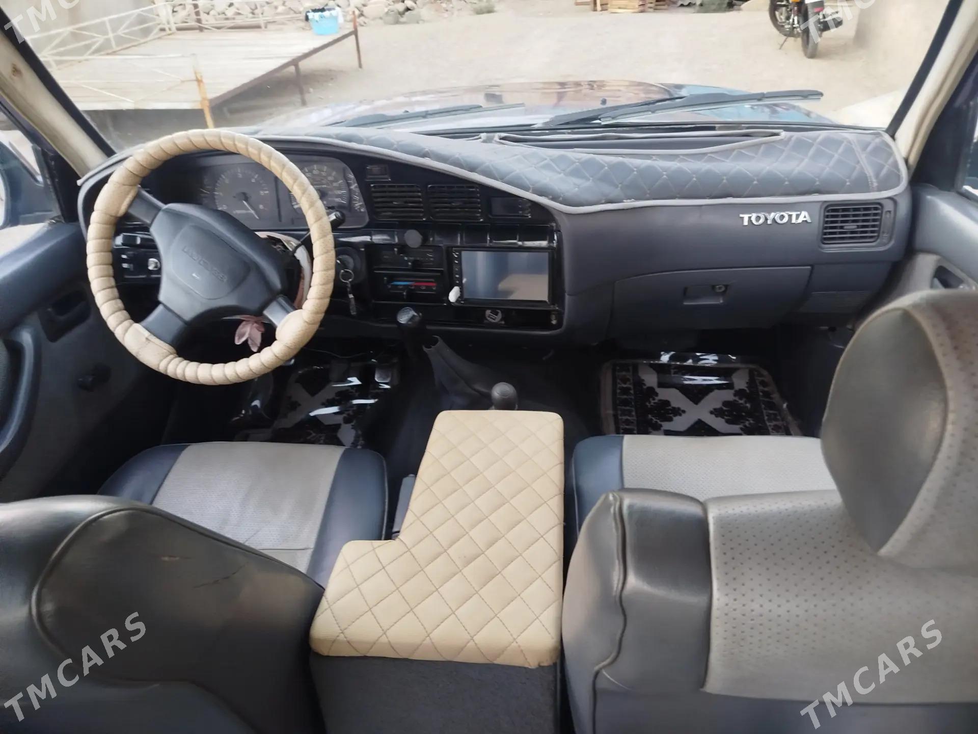 Toyota Land Cruiser 1995 - 70 000 TMT - Гумдаг - img 1