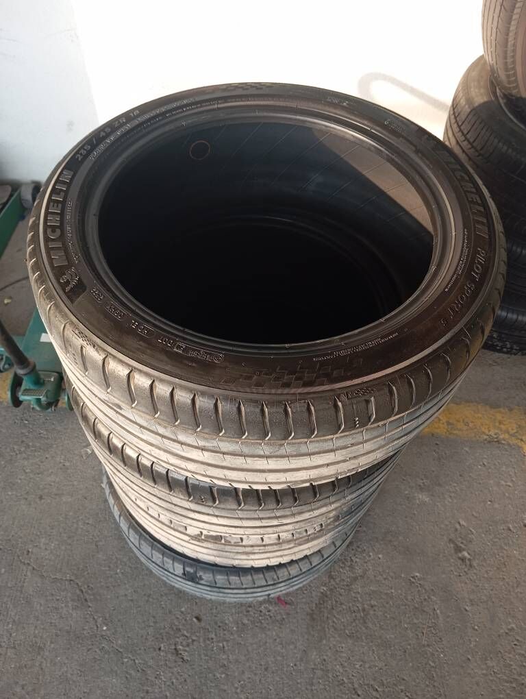 235 45 18 MICHELIN 2 000 TMT - Bedew - img 1