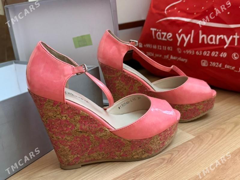 босоножки на танкетке - Podwoýski köç. (Bitarap Türkmenistan şaýoly) - img 3