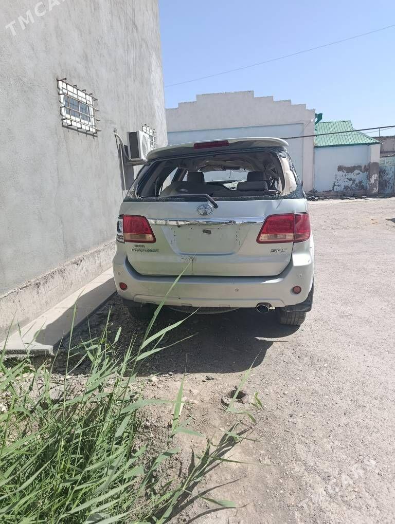 Toyota Fortuner 2006 - 110 000 TMT - Мары - img 3