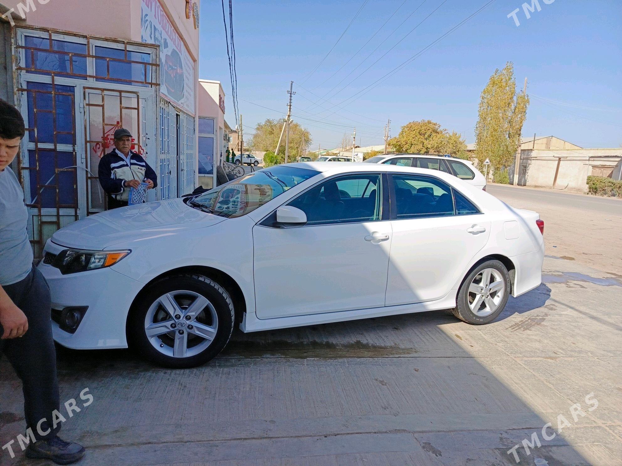 Toyota Camry 2013 - 240 000 TMT - Gurbansoltan Eje - img 4
